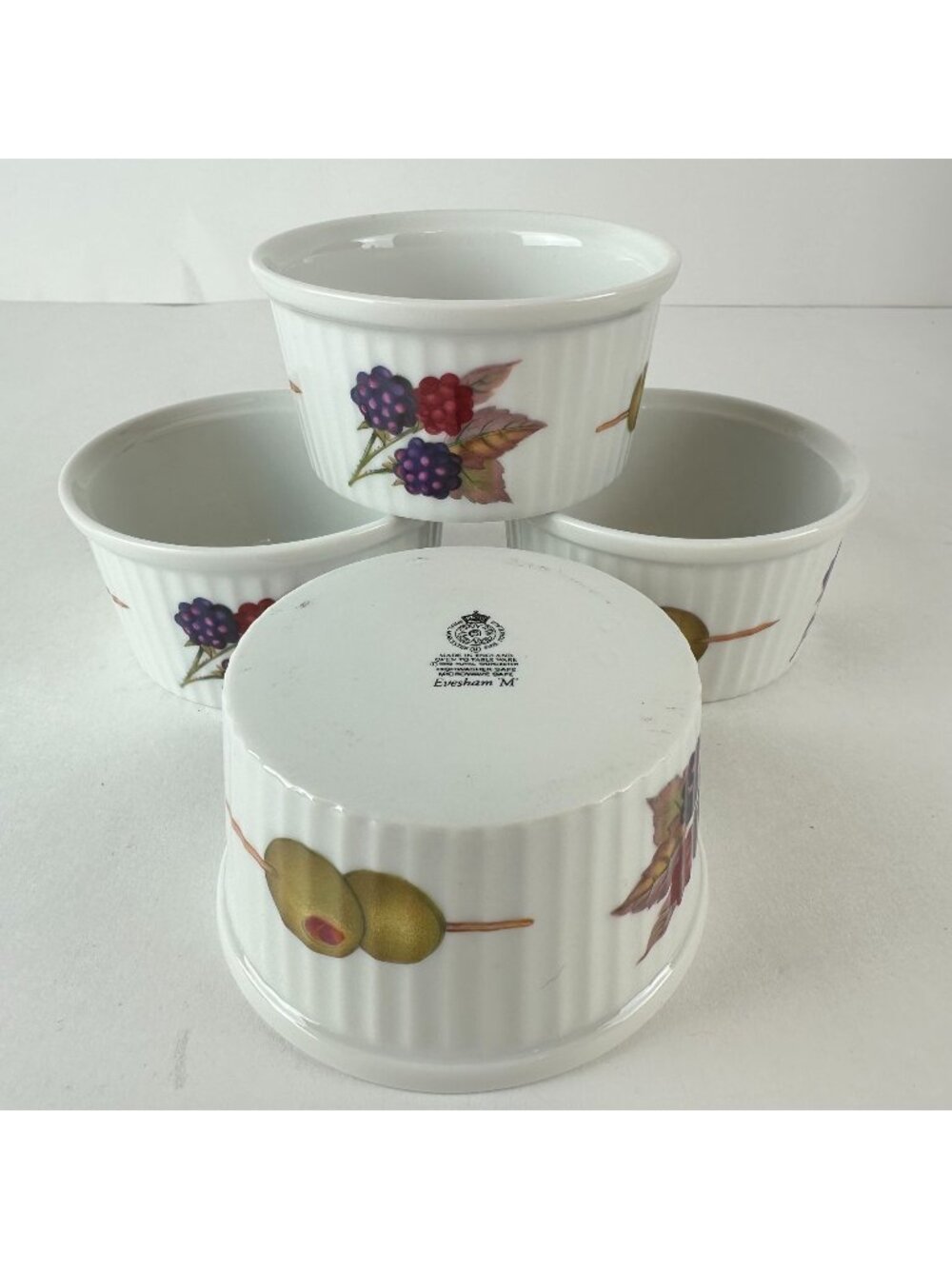 Set Of 4 Royal Worcester Evesham Round Porcelain Ramekins With Fruit Design